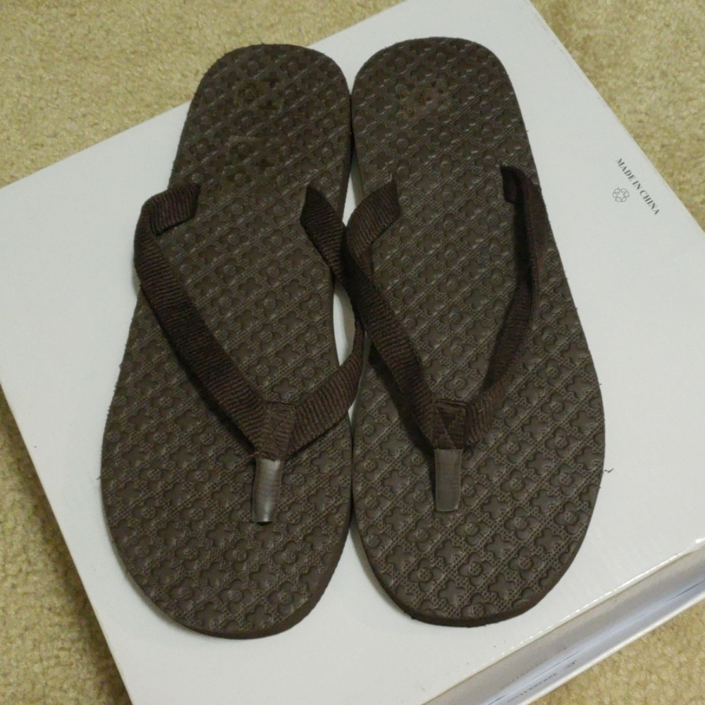 Never worn, brown sandals size 9-10